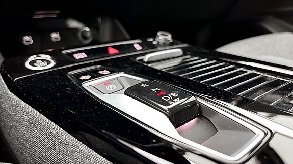 Audi Q6 e-tron 14 of 16