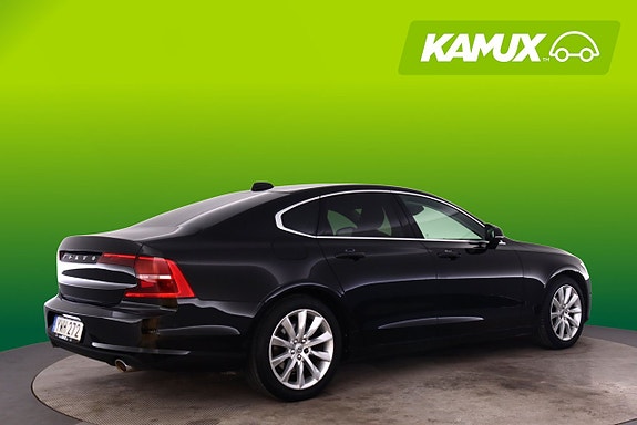 Volvo S90 2 of 22