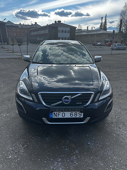 Volvo XC60 2 of 6