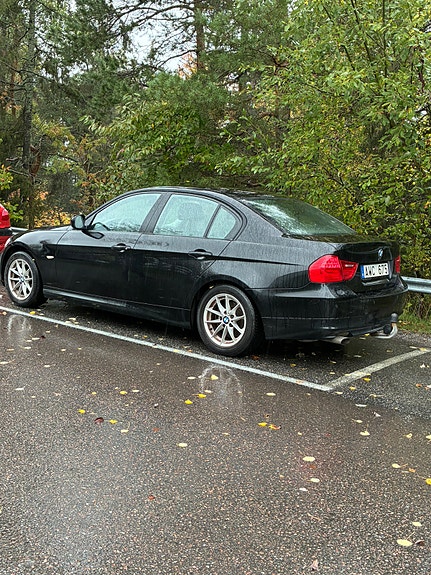 BMW 318i 2 of 8