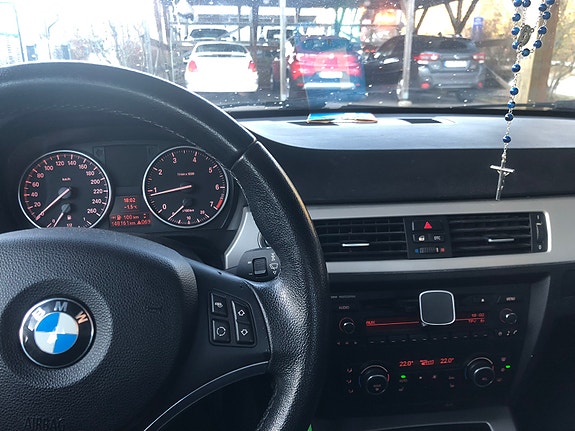 BMW 318i 7 of 8