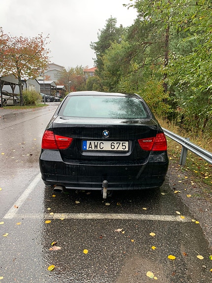 BMW 318i 3 of 8