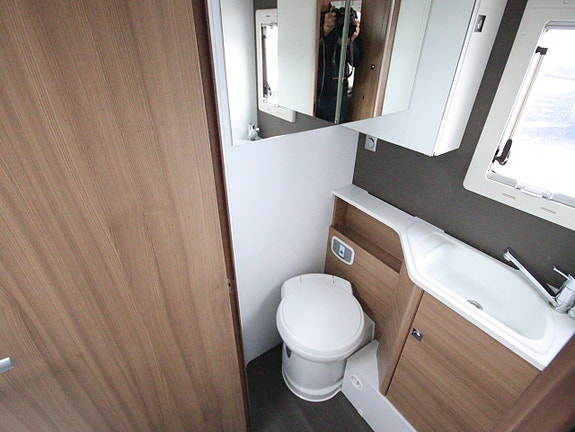 Adria Coral Axess S 670 SL - 160 HP 35L 12 of 15