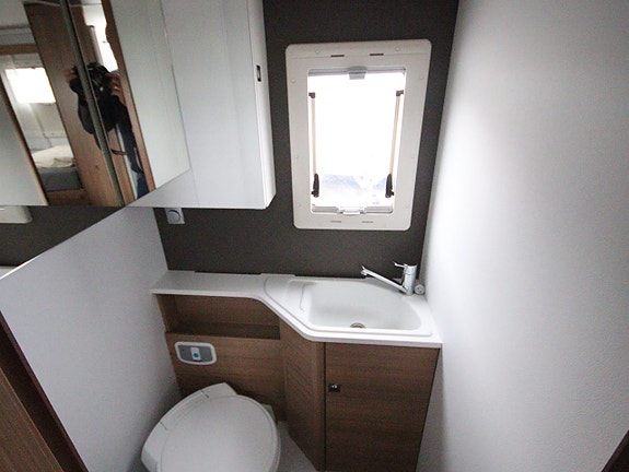 Adria Coral Axess S 670 SL - 160 HP 35L 13 of 15