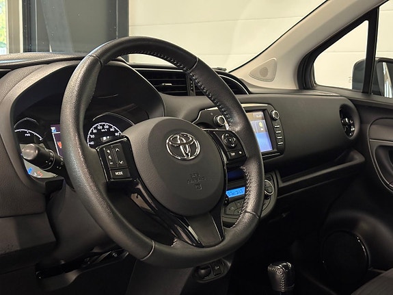 Toyota Yaris 8 of 22