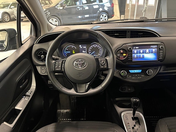 Toyota Yaris 10 of 22