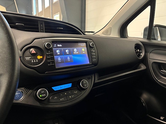 Toyota Yaris 13 of 22