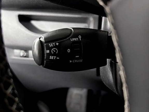 Peugeot e-Expert 9 of 17