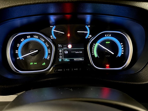 Peugeot e-Expert 7 of 17