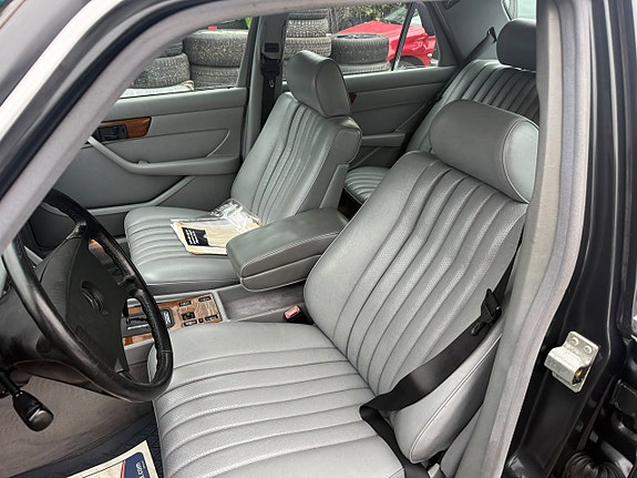 Mercedes-Benz S560 e 12 of 14
