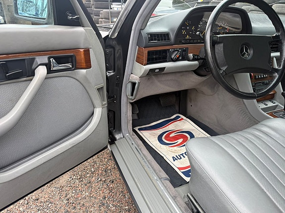 Mercedes-Benz S560 e 10 of 14