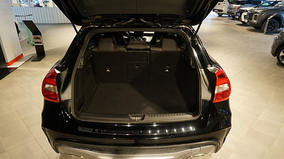 Mercedes-Benz GLA 200 5 of 14