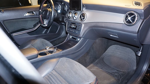 Mercedes-Benz GLA 200 8 of 14
