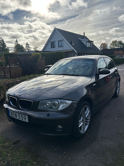 BMW 120i 3 of 7