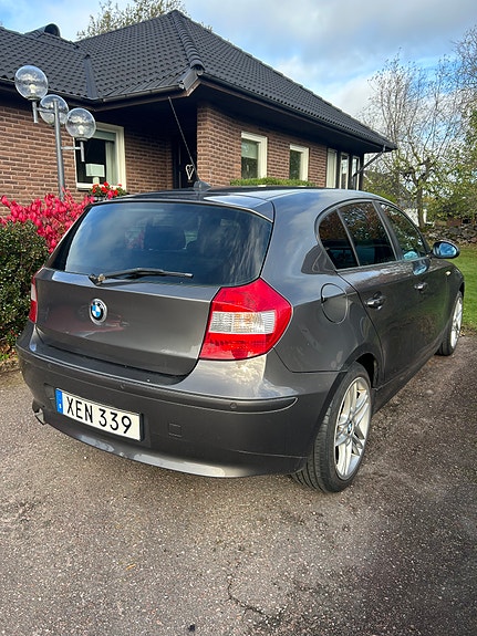 BMW 120i 2 of 7