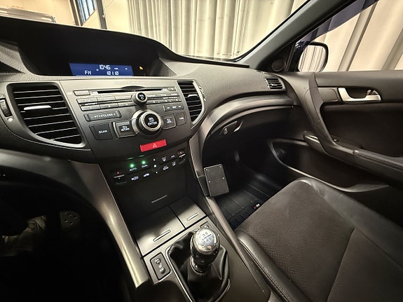 Honda Accord 10 of 14