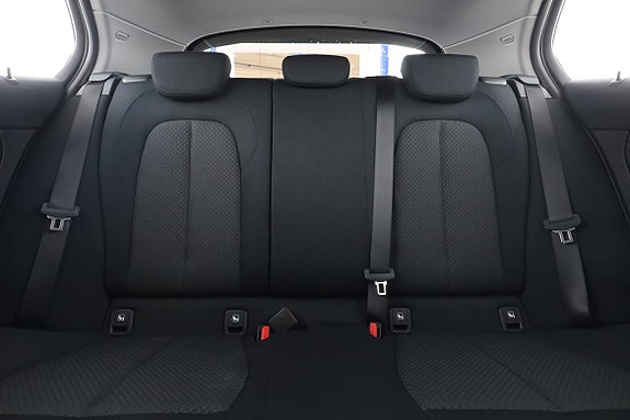 BMW 120i 16 of 30
