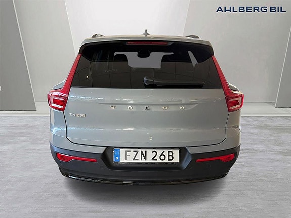 Volvo EX40 7 of 18