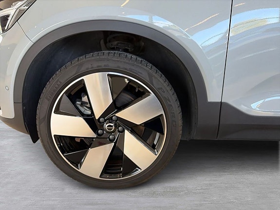 Volvo EX40 8 of 18