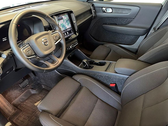 Volvo EX40 9 of 18