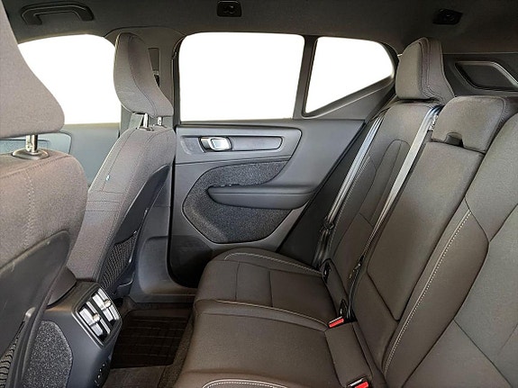 Volvo EX40 11 of 18