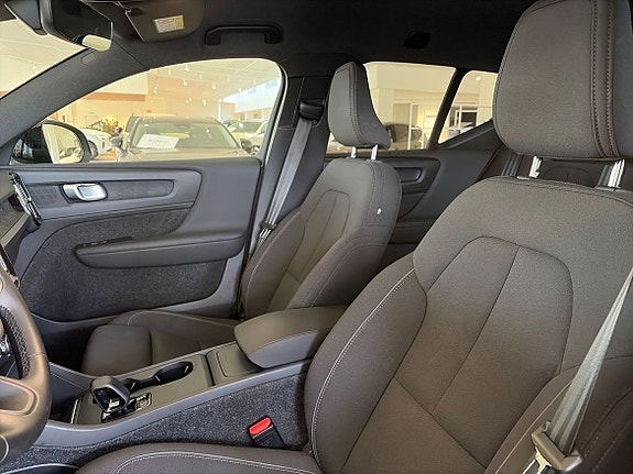 Volvo EX40 10 of 18