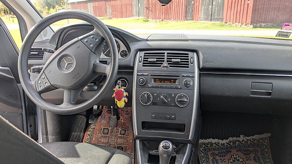 Mercedes-Benz B 180 5 of 6