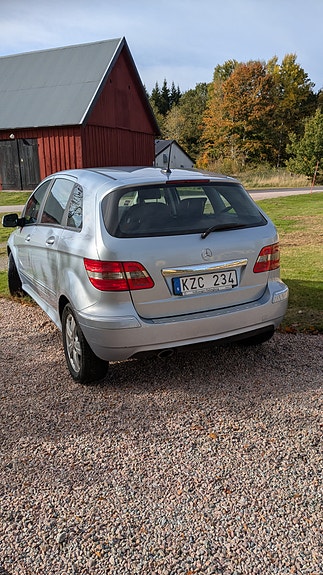 Mercedes-Benz B 180 3 of 6