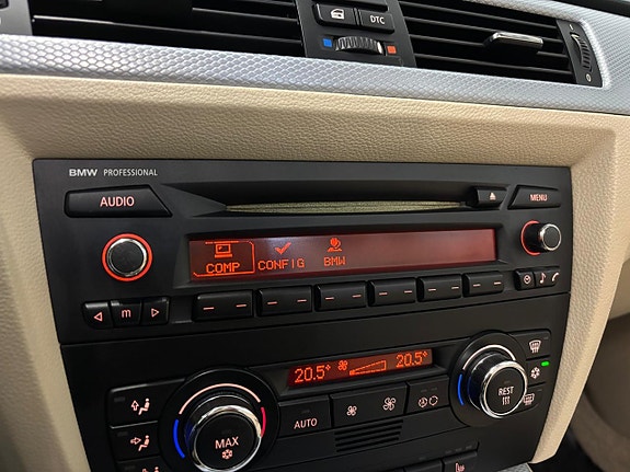BMW 320i 21 of 26