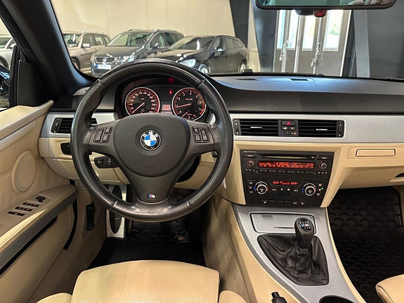 BMW 320i 10 of 26