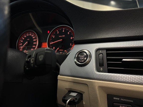 BMW 320i 22 of 26