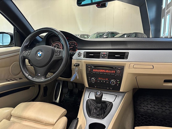 BMW 320i 11 of 26