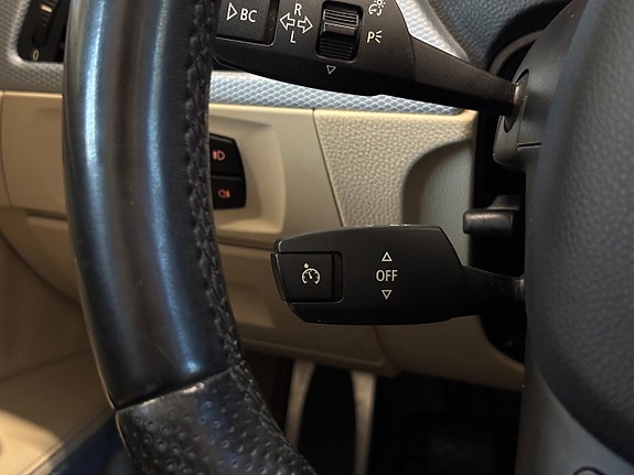 BMW 320i 24 of 26