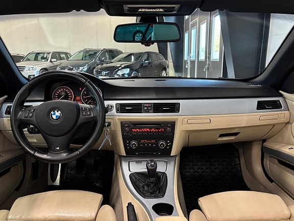 BMW 320i 9 of 26