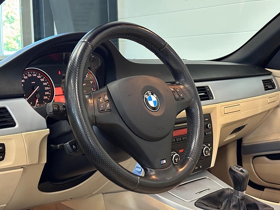 BMW 320i 8 of 26