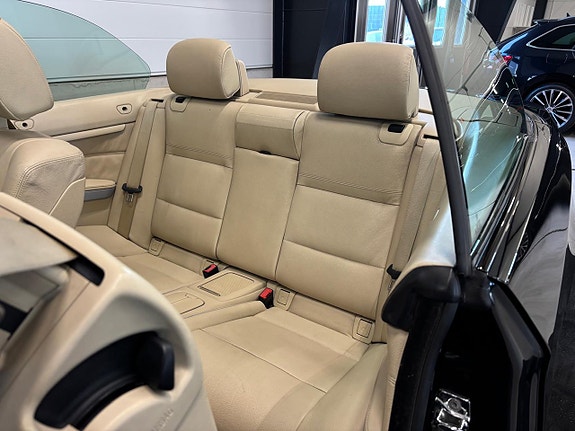 BMW 320i 17 of 26