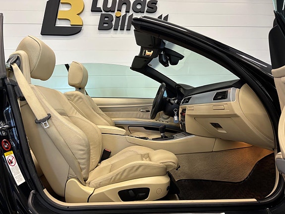 BMW 320i 18 of 26