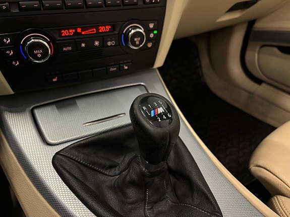 BMW 320i 14 of 26