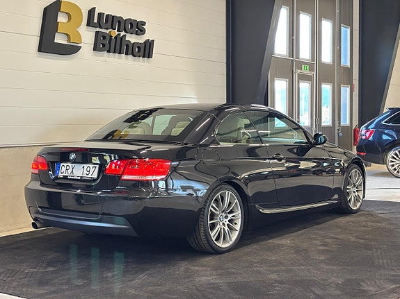 BMW 320i 7 of 26