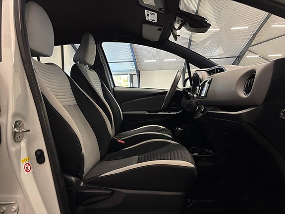 Toyota Yaris 17 of 27
