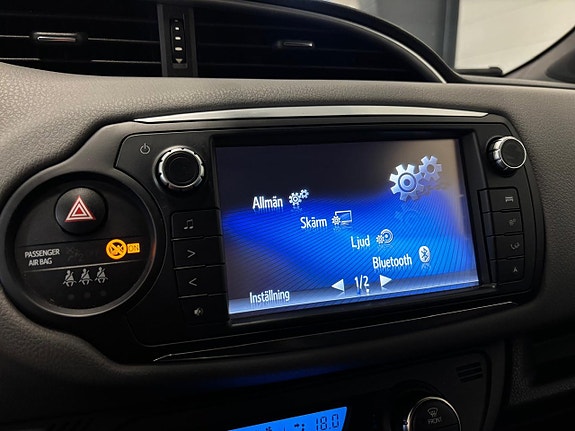 Toyota Yaris 19 of 27