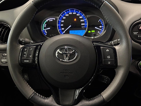 Toyota Yaris 12 of 27