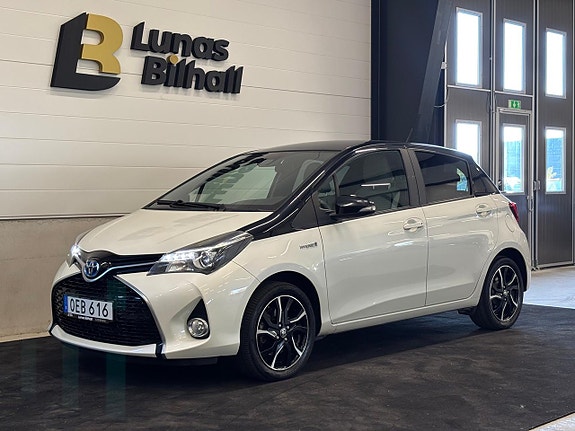 Toyota Yaris 2 of 27