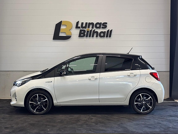 Toyota Yaris 4 of 27