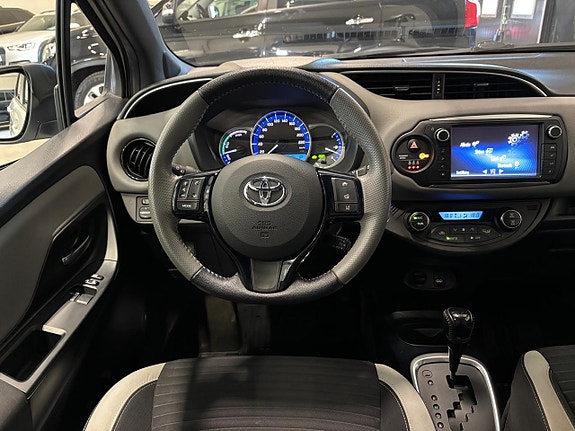 Toyota Yaris 10 of 27