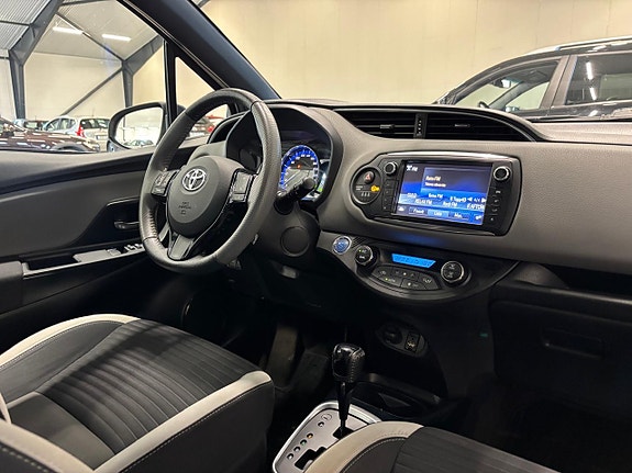 Toyota Yaris 11 of 27