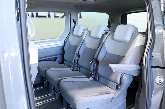 Volkswagen Multivan 10 of 27