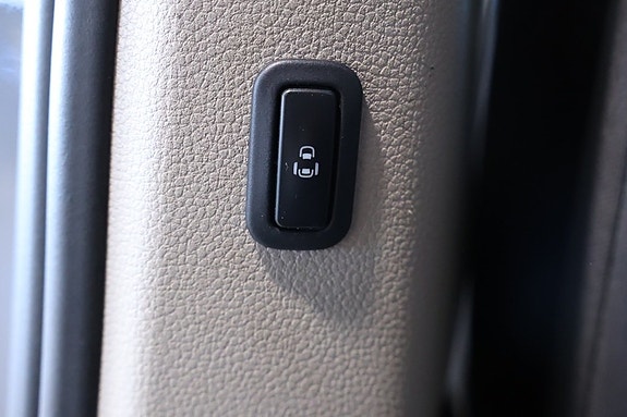 Volkswagen Multivan 22 of 27