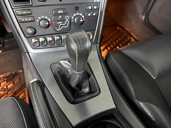 VOLVO V70 - 2.4 - MOMENTUM - ATTELAGE - 140 CV - BVM
