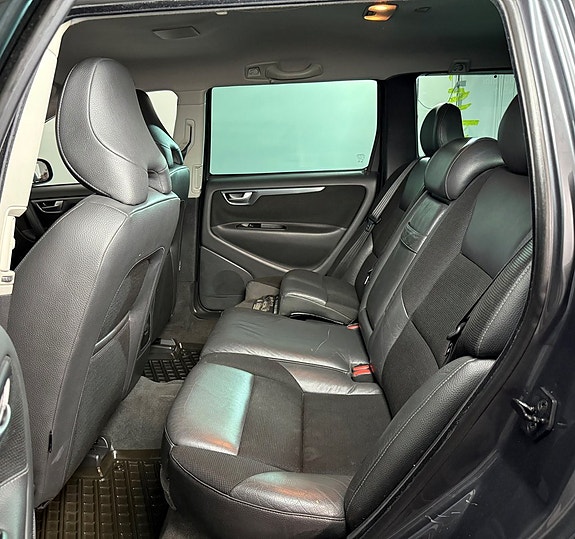 VOLVO V70 - 2.4 - MOMENTUM - ATTELAGE - 140 CV - BVM